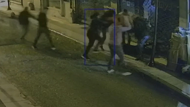 Elazığ'da sokak ortasında darp: Bir kişi grup halinde öldüresiye dövüldü