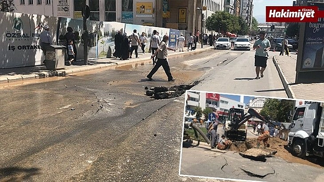 Elazığ'da su borusunun patlaması nedeni ile yol çöktü, ekipler anında çalışmalara başladı