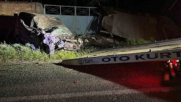 Elazığ'da takla atan araç hurdaya döndü