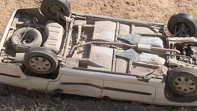Elazığ'da Takla Atan Otomobilde Burnu Bile Kanamadı