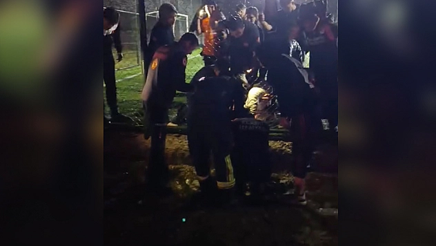 Elazığ'da talihsiz olay halısahada tel koluna girdi