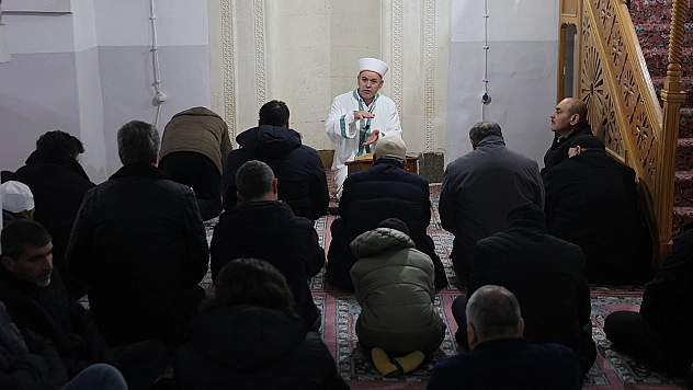 Elazığ'da Tarihi Ulu Cami'de Ramazan ayının ilk Cuma namazı eda edildi