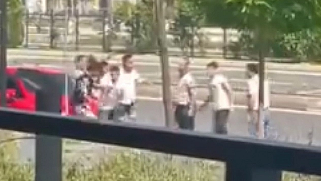 Elazığ'da Tekmeli Yumruklu Kavga!