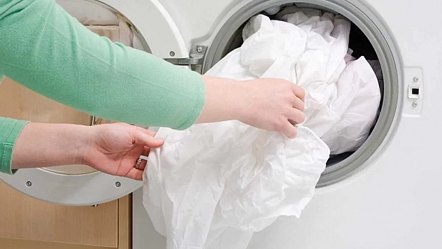 Elazığ'da temizlik başladı! Bu yöntemi bilenlerin perdeleri kar beyaz