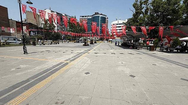 Elazığ'da termometreler 43°C'yi gördü, cadde ve meydanlar boş kaldı
