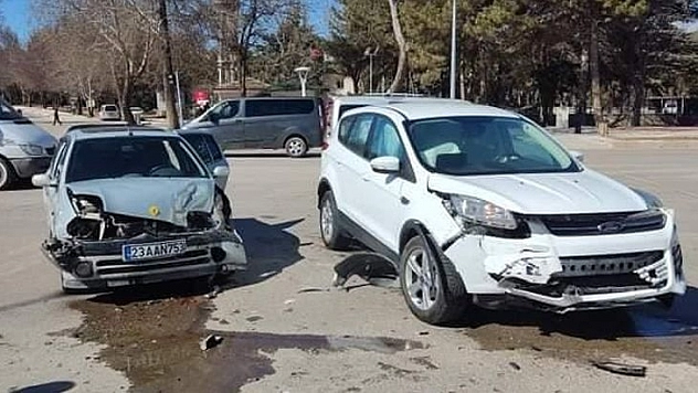 Elazığ'da Trafik Kazası: 1 Yaralı!