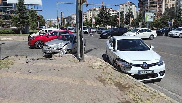 Elazığ'da trafik kazası: 2 yaralı