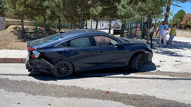 Elazığ'da Trafik Kazası: 2 Yaralı