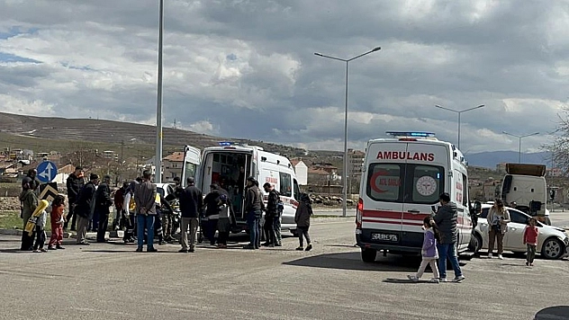 Elazığ'da Trafik Kazası: 3 Yaralı
