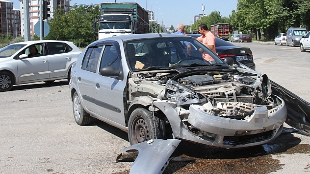 Elazığ'da trafik kazası: 3 yaralı