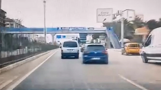 Elazığ'da trafikte tehlikeli anlar