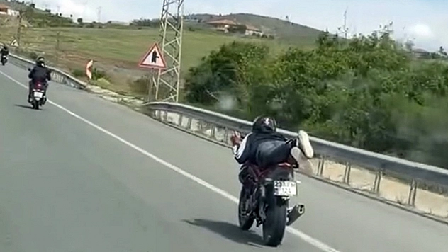 Elazığ'da trafikte tehlikeli anlar!