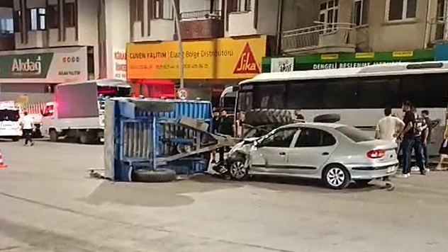 Elazığ'da traktör ve otomobil çarpıştı: 5 Yaralı