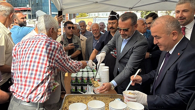 Elazığ'da vatandaşlara ahi pilavı ikramı