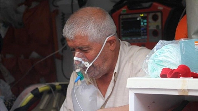 Elazığ'da yangın, 2 kişi dumandan etkilendi