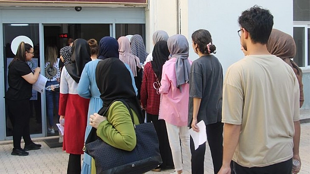 Elazığ'da YKS'nin İlk Oturum Heyecanı Başladı