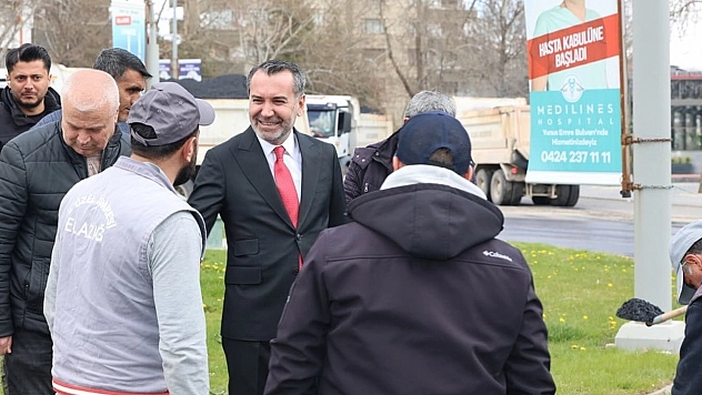 Elazığ'da yol yapım, bakım ve onarım çalışmaları aralıksız sürüyor