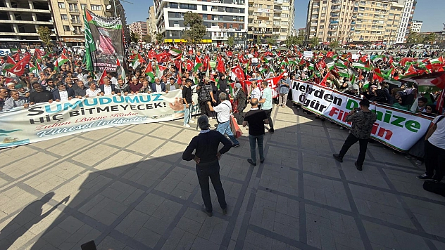 Elazığ'da yüzlerce kişi Gazze için yürüdü