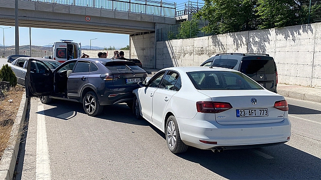 Elazığ'da zincirleme kaza: 3 yaralı