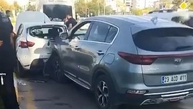 Elazığ'da zincirleme trafik kazası: 1 yaralı