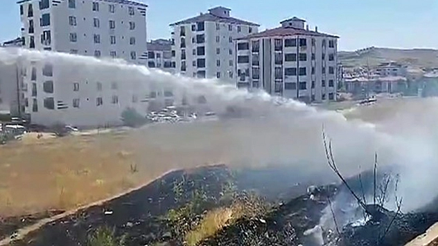 Elazığ'daki Ot Yangını Söndürüldü