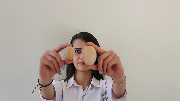 Elazığ'daki Tavuğun Yumurtasını Gören Herkes Şaşırıyor