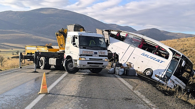 Elazığ firmasına ait otobüs kazasında ölenlerin kimlik tespiti sürüyor