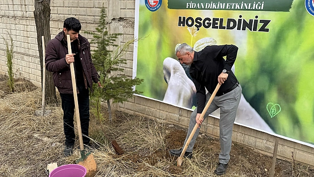 Elazığ Genç Memur-Sen'den anlamlı fidan dikimi etkinliği
