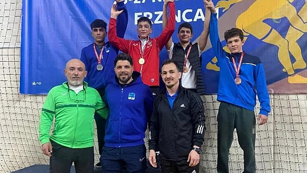 Elazığ güreşte başarıya doymuyor