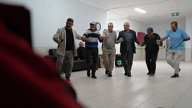 Elazığ huzurevi sakinleri Bayburt ziyaretinde coşkulu bir akşam yaşadı