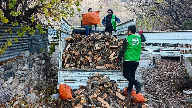 Elazığ İHH'dan 300 aileye yakacak yardımı