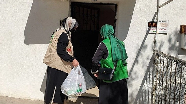 Elazığ İHH: 'Yetim gülerse dünya güler'