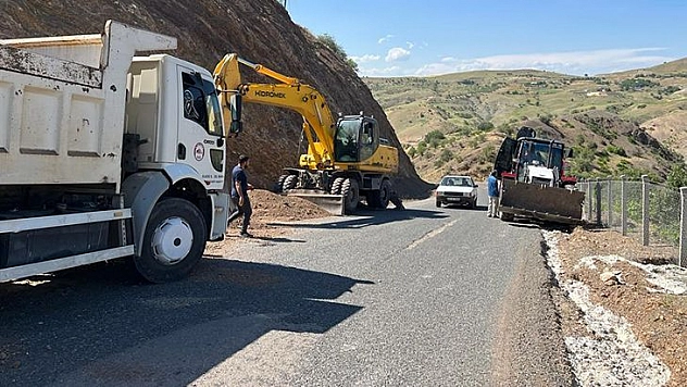 Elazığ İl Özel İdaresi, Asfaltlama İle Yol Bakım Ve Onarım Çalışmalarını Devam Ettiriyor