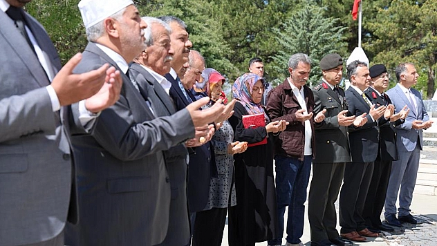 Elazığ il protokolünden Kurban Bayramı öncesi şehitliklere anlamlı ziyaret