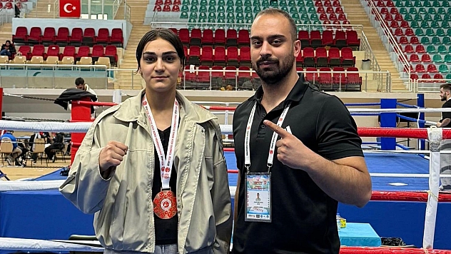 Elazığ'ın altın yumrukları Türkiye kürsüsünde