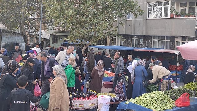 Elazığ'ın en kalabalık pazarında fiyatlar cep yakıyor