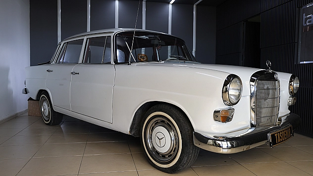Elazığ'ın Gözbebeği: 1967 Model Mercedes'e 200 Bin Lira Harcadı, Milyonluk Araçları Dışarıda Bıraktı