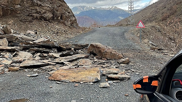 Elazığ'ın Palu ilçesinde heyelan