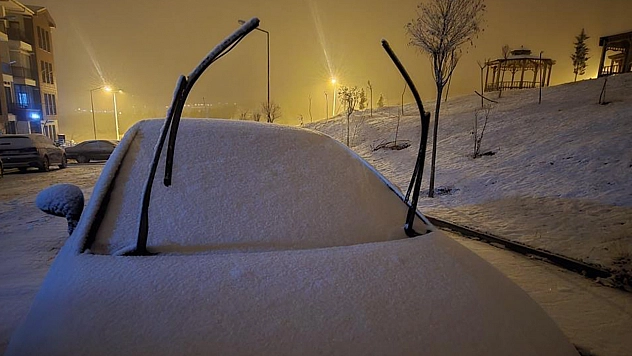 Elazığ'ın soğuğunu araç camlarından anlayabilirsiniz