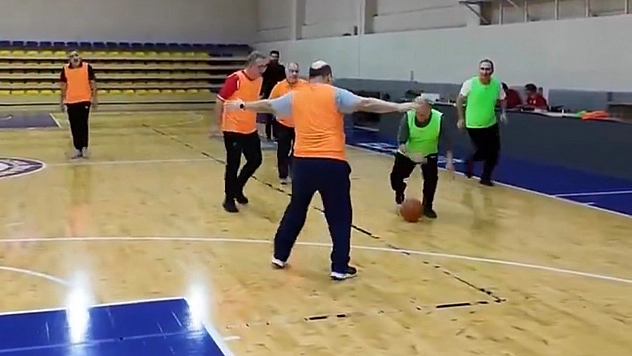 Elazığ protokolü basketbol maçında buluştu