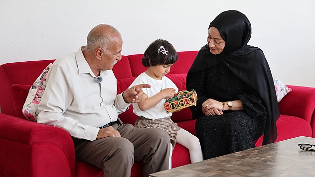 Elazığ seferber oldu: Minik Zeynep ve dedesi yeni evlerine kavuştu