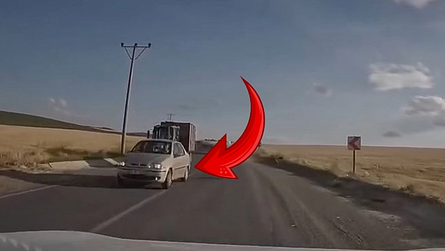 Elazığ-Tunceli yolunda tehlikeli sollama! Kıl payı kurtuluş kamerada