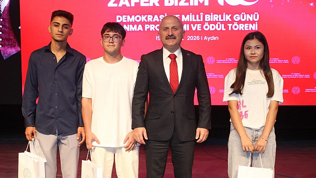 Elazığlı Asmin Yıldırım, 15 Temmuz Afiş Yarışması'nda Türkiye 3'üncüsü Oldu