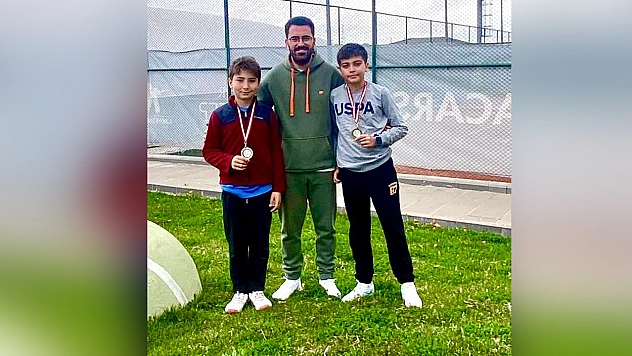 Elazığlı genç raketlerden Ulusal Arenada çifte final başarısı