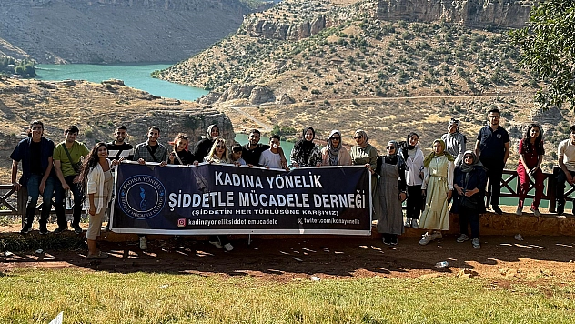 Elazığlı kadınlar ve gençler Diyarbakır'ı gezdi