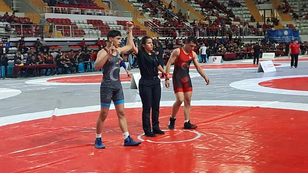 Elazığlı minik güreşçiler Türkiye Şampiyonası'na damga vurdu