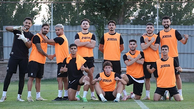 Elazığspor, 21 futbolcuyla Van'a gitti