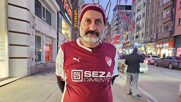Elazığspor sevdalısı 37 Yıldır formayla geziyor