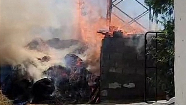 Elektrik kabloları odunlukta yangına neden oldu