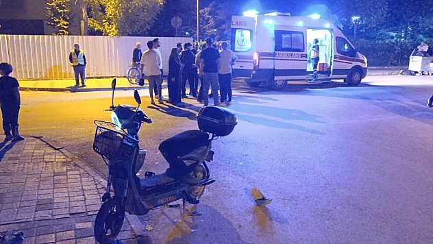 Elektrikli bisiklet ile otomobil çarpıştı, 1 ağır yaralı